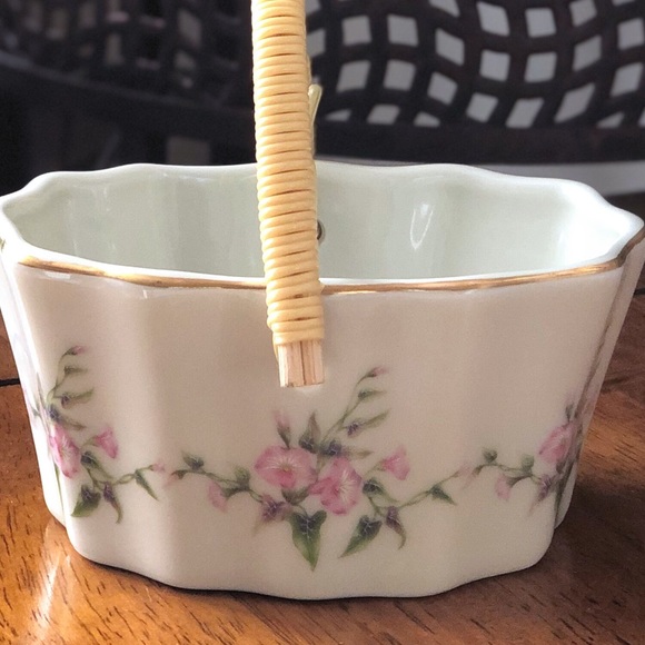 RUSS Berrie & Co. Porcelain Floral Scalloped Trinket Basket Made in Japan 4449 - Picture 3 of 13